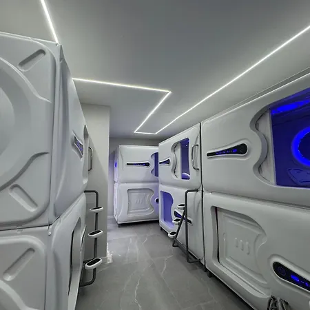 Hostel Space Capsule-2
